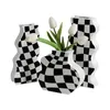 Vases Vase en céramique noir et blanc décoration damier haut sens Vase à fleurs séchées salon Arrangement de fleurs décoration de la maison 231109