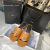 Paris 2023 Sandali da donna open toe in vera pelle Decorazioni in metallo Un cinturino design di lusso Mule Tacco grosso Runway Pantofola tory Summer Casual Outdoor Slides