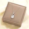 Luxury 18k Gold Locket Pendant Män och kvinnor med diamantinitialer Halsband Designer Personlig titanstål Hullsbenkedja