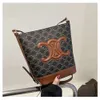 Torba do wiadra Passenger Bag Designer Cell Cell Piedzinna skórzana skórzana Cowhide ma piękną jesień i nową masę damską premium moda jedno ramię C PXAA