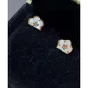 Klassieke klavertje vier ontwerper Hoge Versie V Gouden Pruimenbloesem Ketting Vrouwelijke Witte Fritillaria Bloemblaadjes Oorstekers Armband Live Uitzending Van Clee cadeau