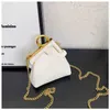 Designerväska 2023 Summer Tote 20% rabatt Kvinnor Spring Personlighet Enkel oregelbunden axel Messenger Metal Clip Chain NZCB