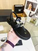2023 Designer de verão Sandálias femininas com marca preta sandálias de couro genuíno de alta qualidade da moda