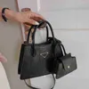 Bolso de diseñador 2023 Tote de verano 20% de descuento se pueden mezclar lotes La versión coreana cuadrada portátil para niños y madres de este año para mujeres es simple