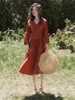 Lässige Kleider Romantischer französischer Vintage-Stil Hochwertiges Kleid Schlank mit V-Ausschnitt Tomatenrot Baumwolle Sommer Damen Urlaub Strand Po