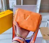 Bolsas crossbody de couro de verão para mulheres luxo cor sólida bolsas de ombro bolsas de corrente com caixa