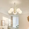 Ljuskronor vanilj mitt vardagsrum ljuskrona franska nordiska vintage sovrum studie designer kreativ internet kändis vindlampa