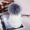 Bonnet/crâne casquettes 15CM renard fourrure boule chapeau tricoté réel grand raton laveur Pom Beanie hiver femmes fourrure cachemire casquette chapeaux YG199 YQ231108