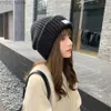 Gorro/Gorras de Calavera Sombrero de Punto de Cabeza Grande Suelto Sombrero de Lana cálido para Mujer Satén al Aire Libre Otoño e Invierno Espectáculo Sombrero de cúpula de Cara pequeña Accesorios de Ropa YQ231108