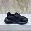 2023 mais recente tênis masculino de sola grossa confortável material de couro real super macio forro de malha sapatos de caminhada