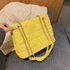 2024 Nouveau designer pour femmes crossbody bodin lingge brodered fil femed tendance grand sac