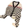 Vestes Femmes Designer Luxe TB Puppy Hot Diamond Stripe Contraste Col V Pull tricoté College Style Cardigan Petit Manteau 2023 Automne / Hiver Nouveau T3GB