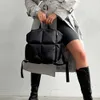 バックパックファッションデザイナー女性用バックパック冬のキルティングショルダーバッグ女性用スペースパッド付きハンドバッグ
