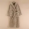 Vêtements de nuit pour femmes Robes pour dames hiver mélange de coton épaissi double couche en peluche couple peignoir supplémentaire femmes à lacets robe à capuche vêtements de détente