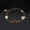 Designer Jewelry Four DesigerVersion V Golden Seven Star Ladybug Bracciale Collana per le orecchie Fritillaria Agata Red Broadcast Van Clee Gift