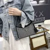 2024 Neue Luxus-Handtasche von hoher Qualität unter dem Arm mit Diamant-Strass-Rot-Stil-Schulranzen-Sattel CVJQ