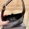 2023 Hobo Style Ladies One-Shulder Underarm Bag Handväska Kopplingsväska Plånbok Svart Två fulla läderstilar Metallbrevdekoration med lådförpackningar
