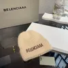 Desingers Beanie Lettera Cappello Luxurys Caldo berretto lavorato a maglia Protezione per le orecchie Temperamento casual Berretto freddo Berretti da sci Berretto multicolore di alta qualità Coppia Copricapo