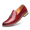 Scarpe eleganti 2023 stile britannico da uomo in pelle crosta moda formale nappa slip on mocassini per uomo business mocassini casual