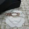 Broche lettre en cristal pour femmes, broche de costume, épingle à revers, bijoux à la mode pour cadeau de fête