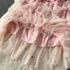 Sukienki swobodne luksus mody wiosna letnia różowa siatka haftowa sukienka 2023 Nowe eleganckie kobiety z krótkim rękawem falbany tiulowe festidos