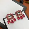Klasik Retro Mektup Saplama Tasarımcı Renkli Elmas Çilek Çiçekleri Kolye Küpe Yüksek kaliteli Mücevherat Saplama Düğün Hediyeleri Aksesuarlar