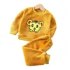 Pyjamas vinter baby pojke flicka tjockare pyjamas set flanell fleece småbarn barn varm tecknad sömnkläder barn hem kostym 06y 231108