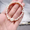 Bracciale a filo da donna con filo d'acqua dolce naturale completato da una singola corda di perla bianca, decorazione con rosa bianca, regalo per anniversari, fidanzata