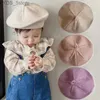 Muts/Schedelmutsen Schattige Baby Baretten Wollen Breibare Baret Hoeden Franse Platte Geruite Top Kinderpetten Veelzijdig Zacht Gebreid Herfst Winter Outdoor Warme Muts YQ231108