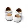 Pierwsze spacerykery dzieci Baby Casual Buty niemowlę małe dzieci Bowknot Niezlizany guma Softsole Flat Pu Walker Born Decor Mary Janes 231109