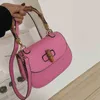 2024 Nouveau créateur pour femmes crossbody bambou bambou simple atmosphère petite personnalité tendance