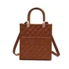 2023 Top Design Luxury Bags Высококачественная тенденция Lingge Hand и вышитая проволочная решетка