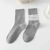 Meias masculinas Estilo estrangeiro assimétrico Socks Sports Sports Infantil Barras horizontais de comprimento da tendência da pilha de tendência