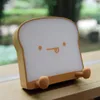 Nachtlichter Toast Brot LED Sensor USB wiederaufladbarer Handyhalter Cartoon Silikon Schlafzimmer Desktop Decor Lampe Geschenke