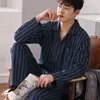 Mäns sömnkläder Män bomullspyjama Ställer in vändkragen manlig lounge bär mode hemkläder två-stycken lös nattkläder pijamas