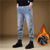 Jeans pour hommes Jeans d'hiver hommes pantalons noir bleu Stretch épais velours sarouel hommes chaud Denim jeans décontracté polaire pantalon mâle taille S-5XL 231108