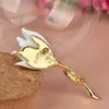 Brooches Elegant White Resin Lily Boutonniere Tulip Flower Women Fashion Temperament Brooch Pins Gift Jewelry Accessories