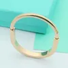 Trois styles Designer Femmes Unique Horse Hoof Lock Titanium Steel Bangle Silver Rose Gold Bracelets Bijoux Christmascat0 Cat0