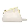 2024 Nieuwe Designer Dames Crossbody Schouder en diagonale dwarshand textuur Hardware Clip Cow Lederen Bag