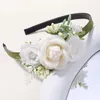 Akcesoria do włosów sztuczne kwiaty korona na głowę opaska na pannę młodą Wedding Hairband Kobiet dziewczyny Słodki kwiatowy obręcz Party Prezent na nakrycie głowy