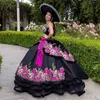 فساتين Quinceanera المكسيكية السوداء Charro مع Coloful emrboidery Velvet Ball Gown Sweet 16 فستان فاخر Vestidos de Novia 2024 Tiered Vestido de 15 Anos Sash