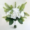 Wedding Flowers Bride Bukiet białe róże jedwabne sztuczne zielone liście ręcznie robione ślubne druhny bukiety akcesoria małżeńskie