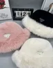 Cappello a secchiello in pelliccia di visone invernale resistente al freddo, cappelli a secchiello caldi e cappelli a triangolo in peluche all'ingrosso