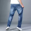 メンズジーンズ6色春の夏のメンズシンストレートレッグルーズジーンズクラシックスタイル高度なストレッチバギーパンツ男性プラスサイズ40 42 44 231109