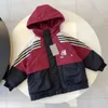 Kindermantel mit Kapuze, Babykleidung, Kinder-Designerjacke, Kapuzenpullover für Kleinkinder, Jungen- und Mädchenjacken, luxuriöser, brandneuer Stil, mit Buchstaben, angenehm warm, 100 % Baumwolle