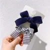 Hårtillbehör 2 datorer Sweet Girl Tyg Plaid Bow Hairpins Headwear Fashion Simple Velvet Clip for Children's