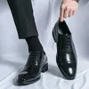 男性のカジュアルシューズブロック彫刻2024ポイントトゥオフィスビジネスドレスフラット靴