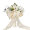 Fiori nuziali Bouquet romantico per la sposa con in mano bouquet di rose da damigella d'onore, festa in chiesa, casa, decorazioni per San Valentino