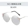 Occhiali da sole Donna Fashion Round 2023 Oversize Pearl Lace Frame Occhiali da vista curvi Gambe Shades Gafas Occhiali da sole Women1