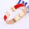 Bracciale rigido braccialetti di gioielli firmati braccialetti per donna e uomo bracciale con ciondolo a forma di lettera Bracciale con fibbia in oro in acciaio inossidabile di alta qualità Accessori moda per polsini